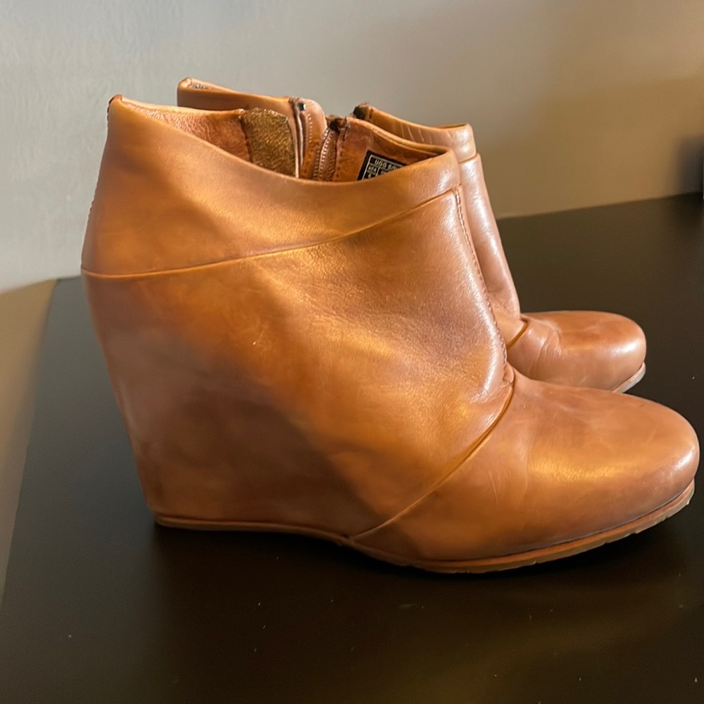 Ugg Leather Wedge Booties Camel Caramel Brown Tan Boots Fur Lined